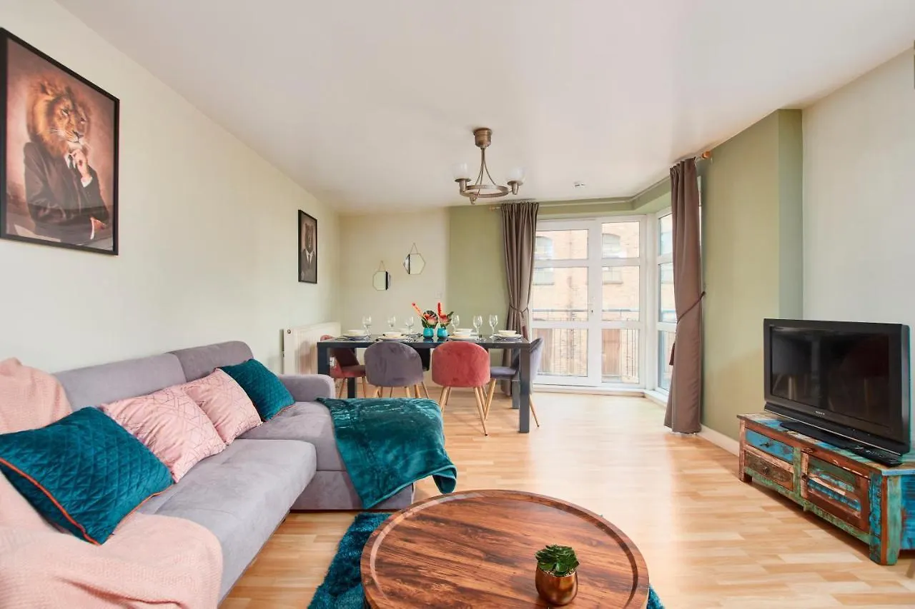 The Sleek Nottingham Gem With Balcony - Sleeps 6 location