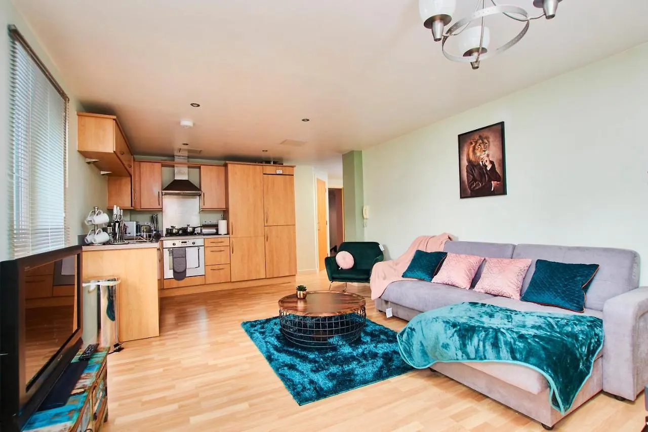 The Sleek Nottingham Gem With Balcony - Sleeps 6 Daire Birleşik Krallık